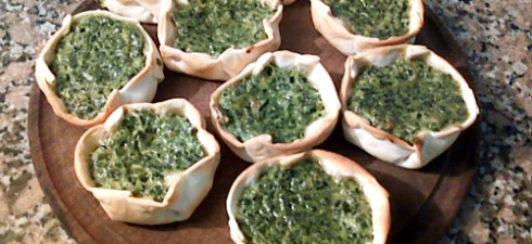 Canastitas de espinaca abiertas con un relleno que también puede usarse para tartas o canapés calientes. Se pueden servir frías o calientes.