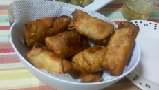 Empanaditas chinas Las empanaditas chinas con el tradicional sabor de oriente de verduras y carne de cerdo.