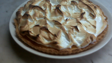 Lemon pie tradicional Una receta muy fácil del clásico Lemon Pie que no falla nunca y es muy vistoso. ¡A todo el mundo le gusta el Lemon Pie!